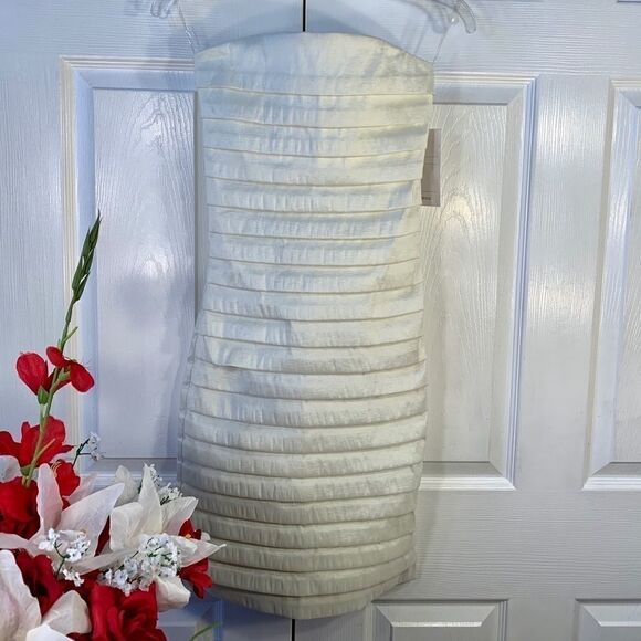 OFF-WHITE STRETCH STRAPLESS DRESS SIZE SMALL - Picture 1 of 5